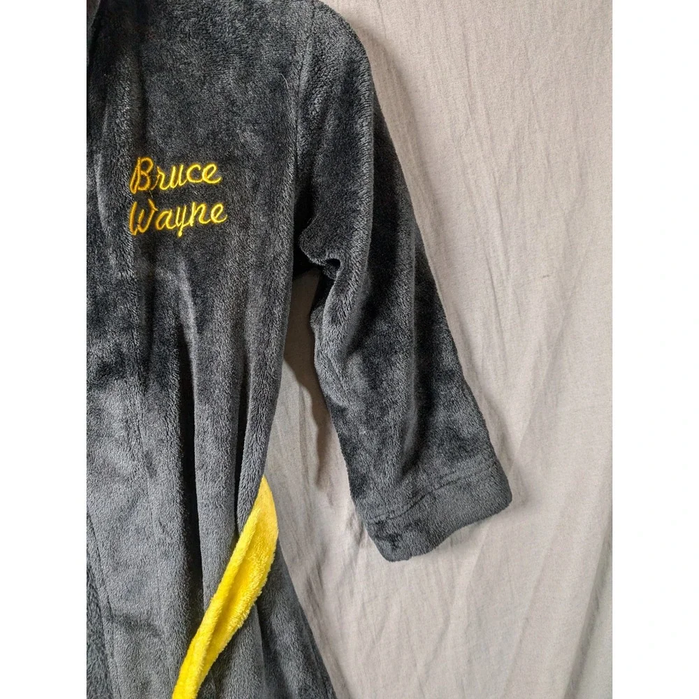 Batman Bruce Wayne Boy's Hooded Minky Fleece‎ Bathrobe (S) 6/7